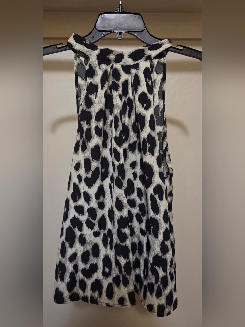 Wdirara- Black & White Sleelvess Leopard Print Top Size MED
